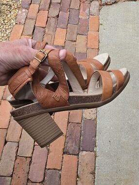 Obeo Size 10 Women's Tan Strappy Block Heel Leather Sandals